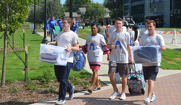 move-in-day-students