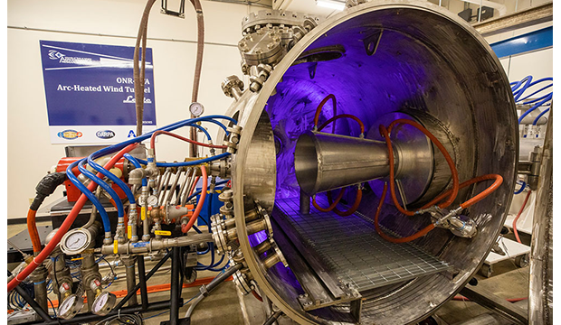 Arc-heated hypersonic wind tunnel