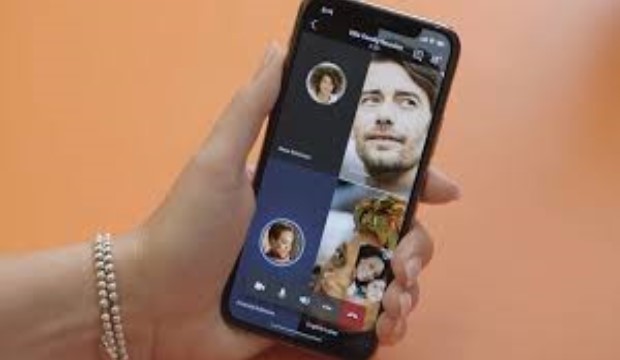 Call phone showing Microsoft Teams' Call Merge program.
