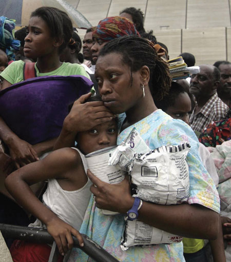 New Orleans residents leaving the Superdome