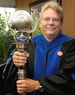 Professor Daniel Formanowicz with the UT Arlington mace