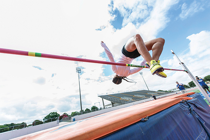 Alexus Henry high jumping
