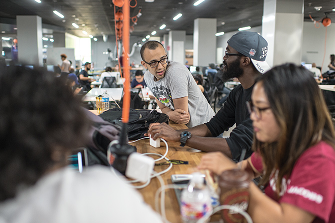 Students collaborating in UTA FabLab